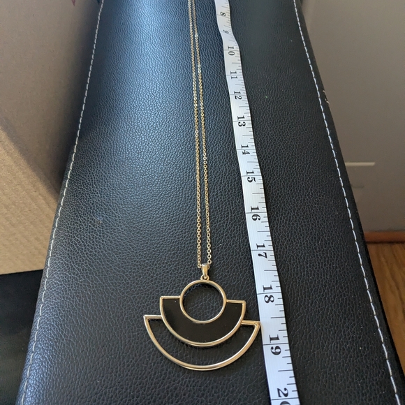 Elegant Gold and Black Geometric Pendant With Necklace - Picture 4 of 11